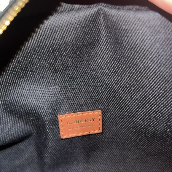 New Burberry Toiletry Bag (Unisex) - Picture 7 of 11